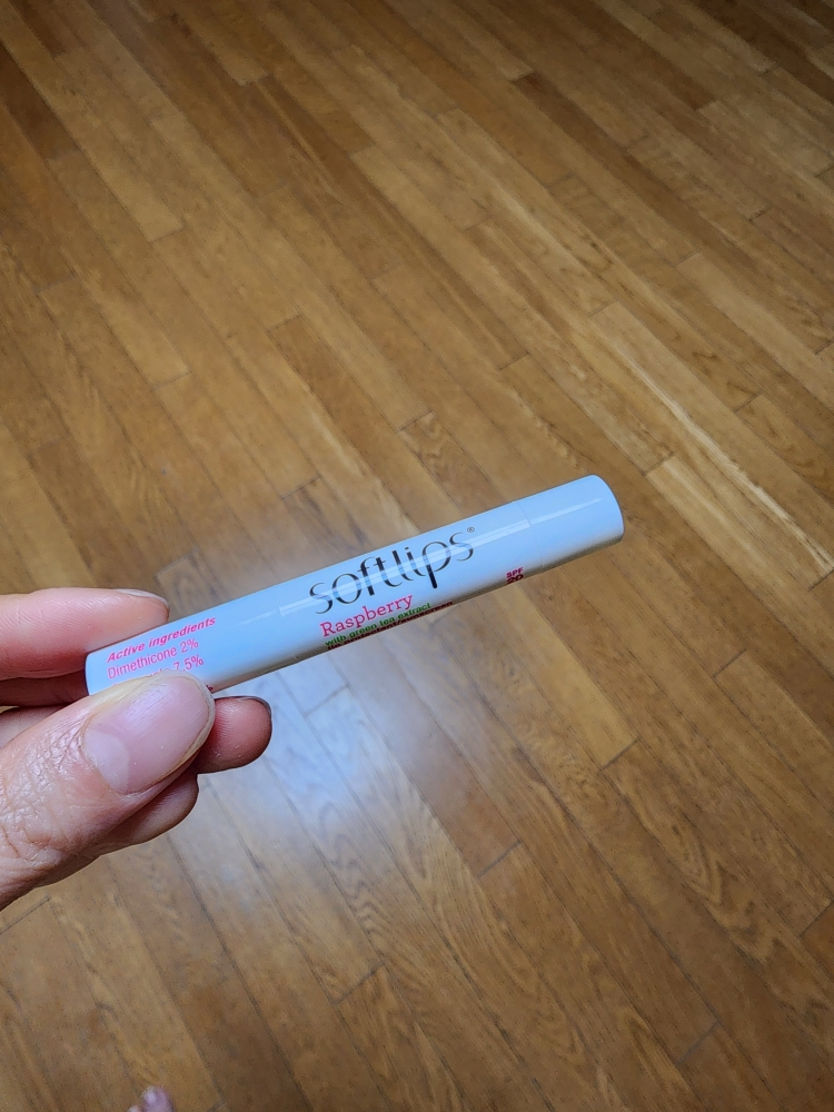 MENTHOLATUM Soft Lips Lip Balm [SPF20] [Raspberry] reviews | Hwahae