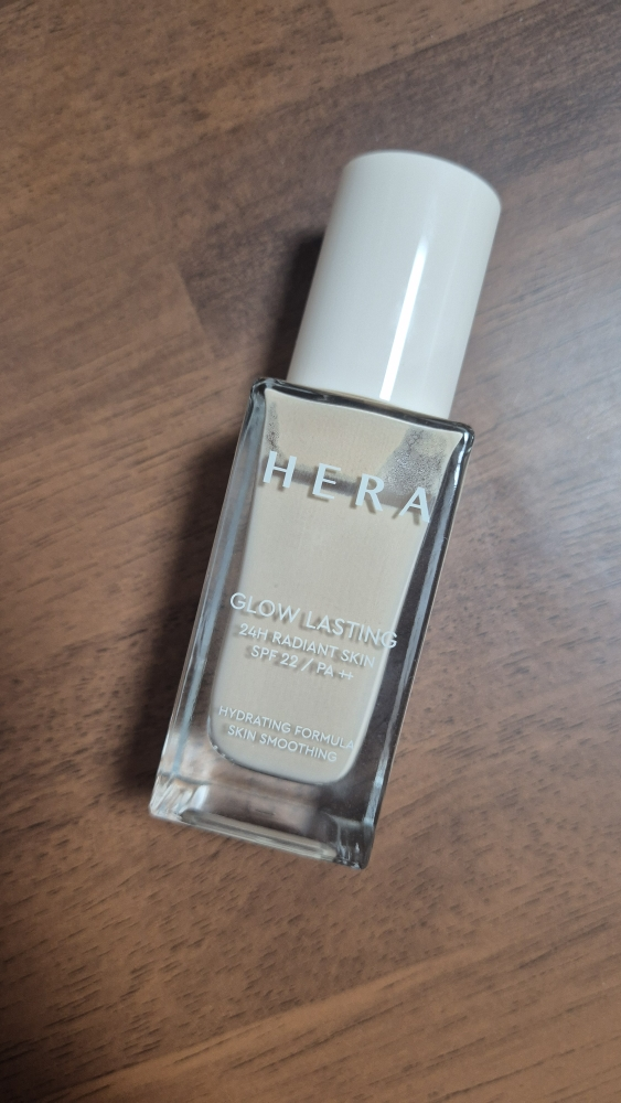 헤라 (HERA) 글로우 래스팅 24H 래디언트 스킨 파운데이션 [SPF22/PA++] [21N1 바닐라] review image