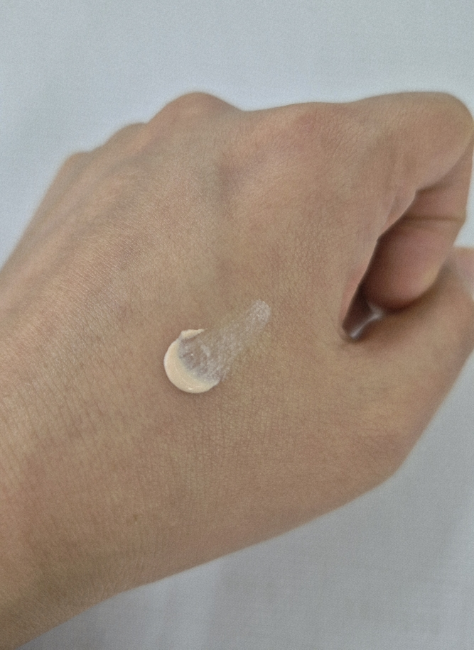 메이크업헬퍼 (MAKEUPHELPER) 화이트닝 톤업 선 프로텍터 [SPF50+/PA++++] review image