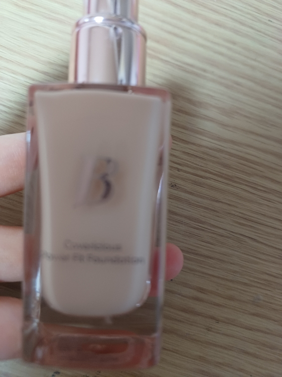 覆盖力强大的美肤粉底液 [SPF45/PA++] [19 浅色]的真实用户使用照片