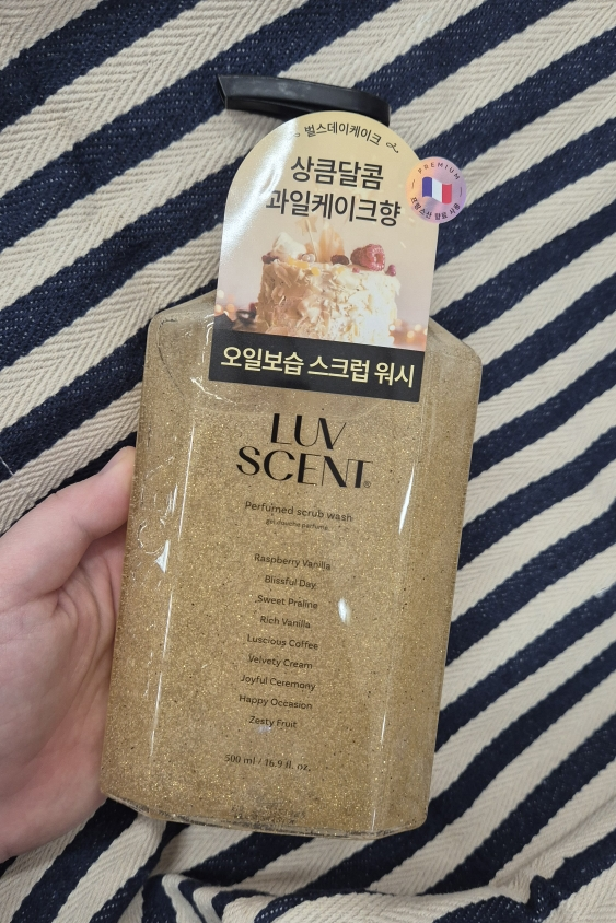 럽센트 (LUVSCENT) 스크럽 바디워시 [벌스데이케이크] review image