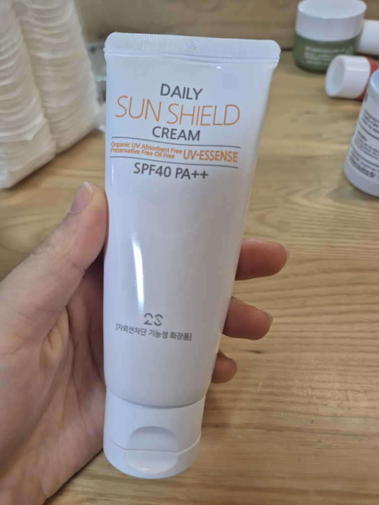 이솔 (2SOL) 데일리 썬 쉴드 크림 [SPF40/PA++] review image