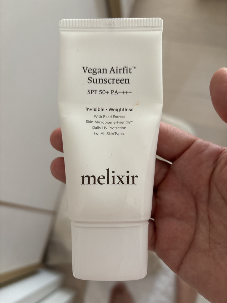 멜릭서 (Melixir) 비건 에어핏™ 선스크린 [SPF50+/PA++++] [#에어] review image