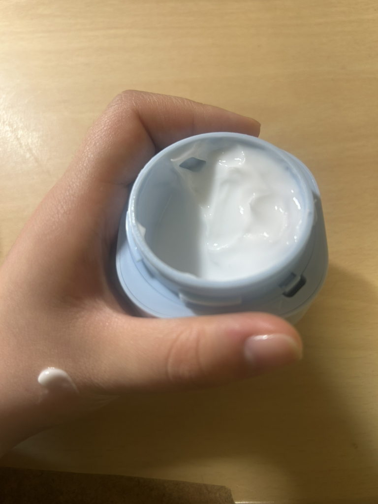水库蓝色玻尿酸保湿霜的真实用户使用照片