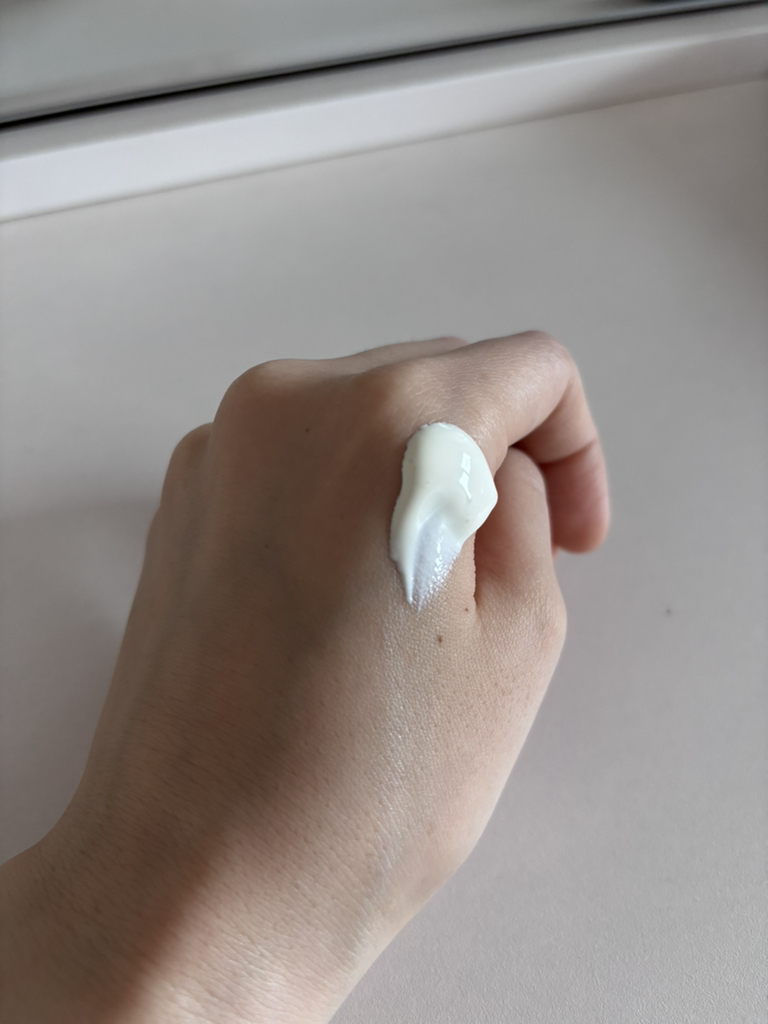 超轻薄日用紫外线防御防晒霜 [SPF50/PA++++]的真实用户使用照片