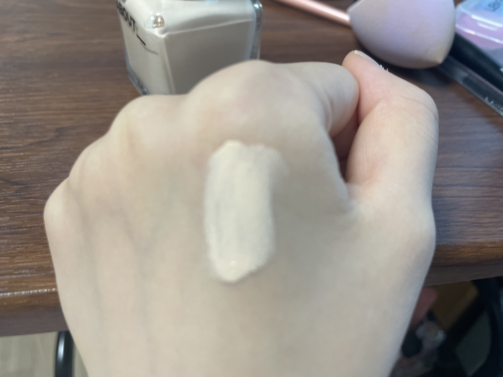 肤感层次贴合粉底液 [SPF30/PA++] [AT.19 浅肤色]的真实用户使用照片