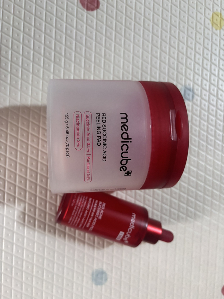 medicube RED SUCCINIC ACID PEELING PAD review image