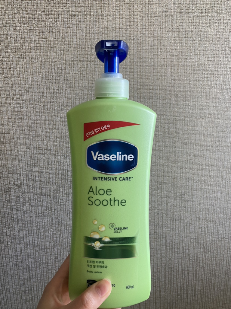 바세린 (Vaseline) 인텐시브 케어 드라이 스킨 리페어 바디로션 [알로에수드] review image