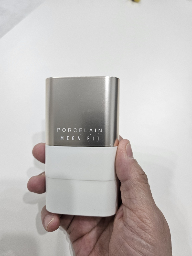 조성아TM (chosungahTM) 메가 핏 스틱 커버 파운데이션 마스터 포슬린 [SPF50+/PA++++] [01N 베이지] review image