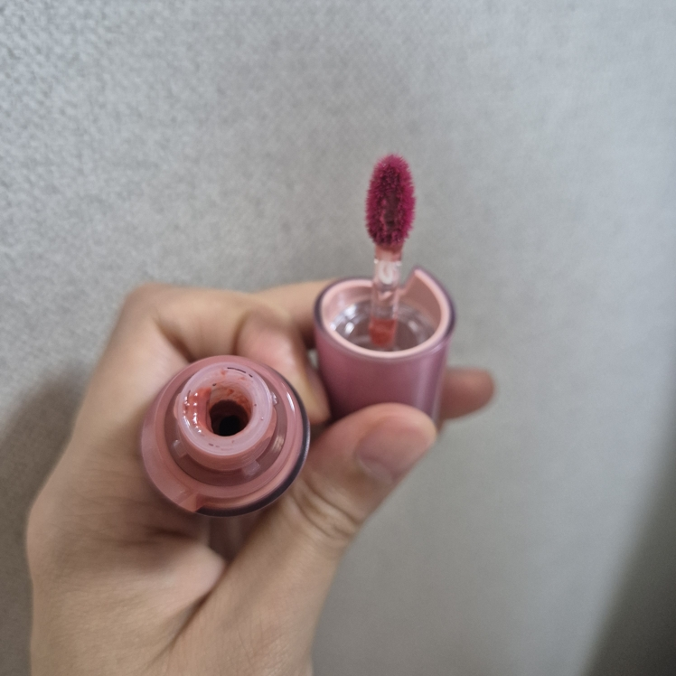 柔光啫喱唇彩 [12 罗韦格]的真实用户使用照片