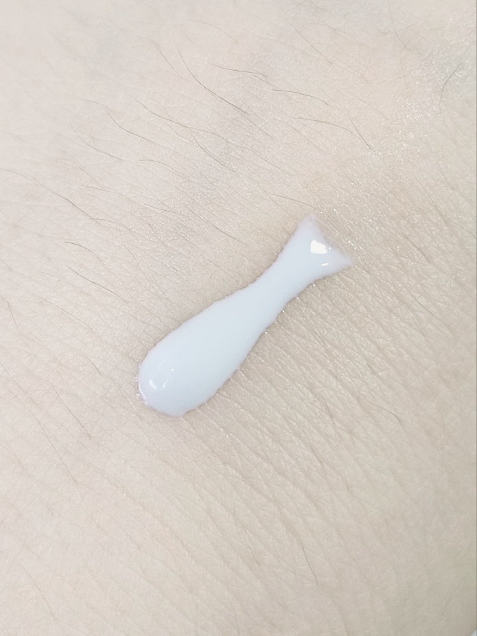 일소 (ilso) 빌베리 쿨 카밍 수분 선크림 [SPF50+/PA++++] review image