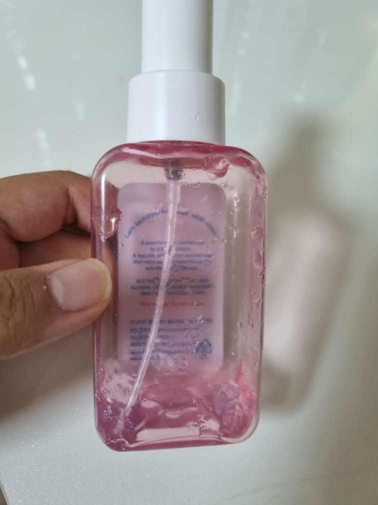 清洁面部固体喷雾镇静的真实用户使用照片