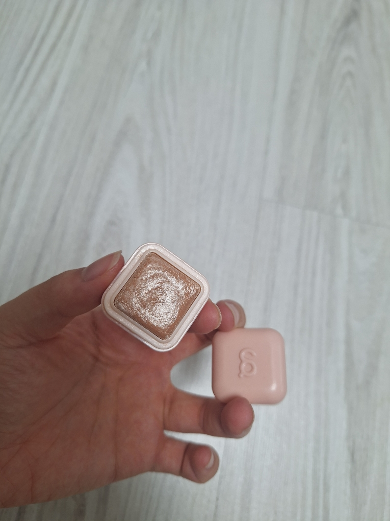 Real user review photo of Milk Bling Heartlighter [01 PEACH HEART]