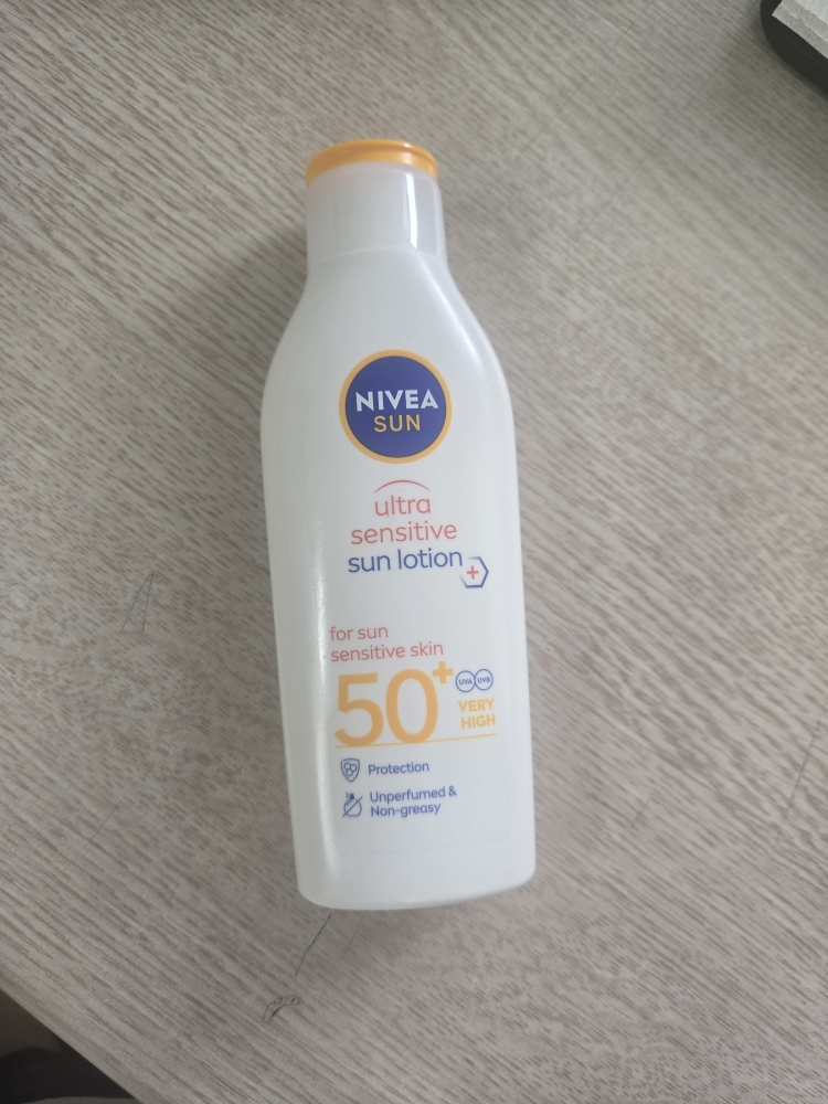 NIVEA ultra sensitive sun lotion [SPF50+/PA++++] review image