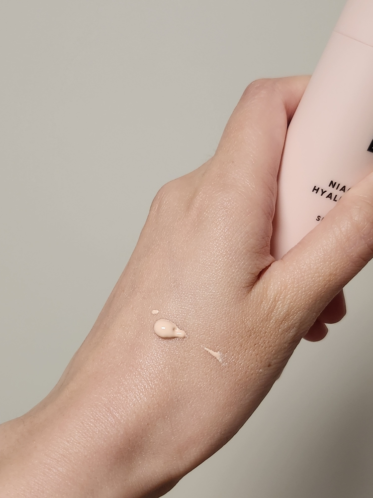 레이어랩 (LAYERLAB) 히알루 블러 선크림 [SPF50+/PA++++] review image