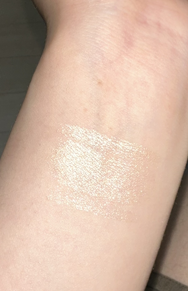 Real user review photo of Milk Bling Heartlighter [01 PEACH HEART]