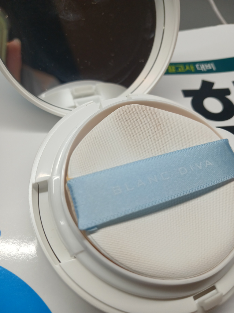 水丝绒气垫粉底[SPF50+/PA+++][20号玫瑰]的真实用户使用照片