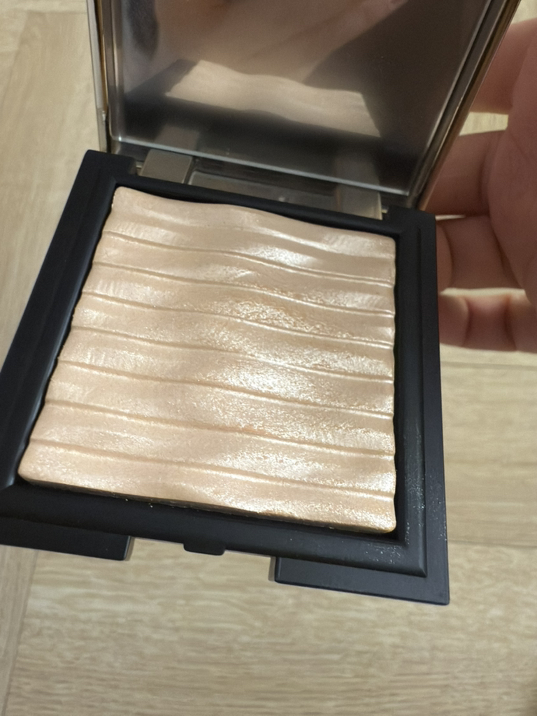Real user review photo of Prism Highlighter [001 Gold Sheer]