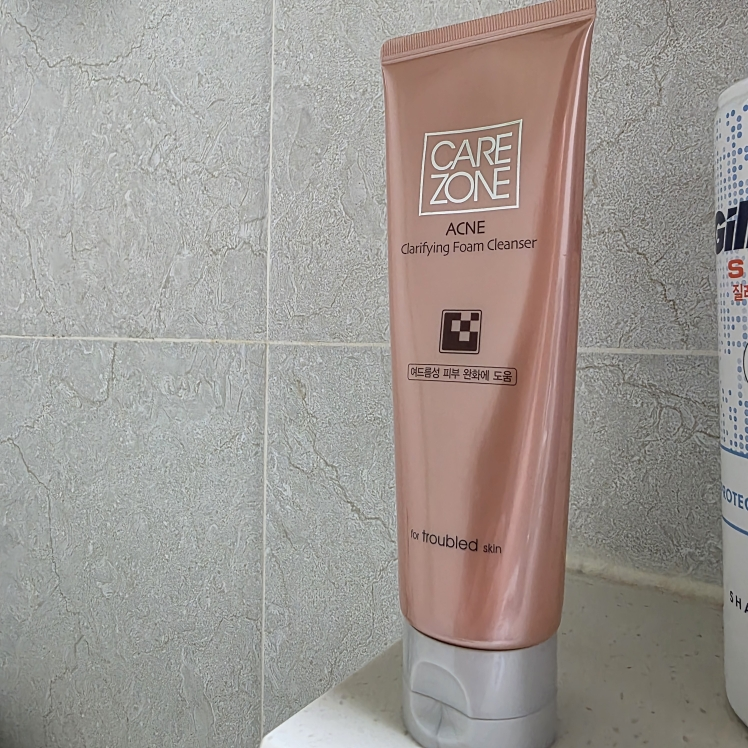 케어존 (CAREZONE) 닥터솔루션R 아크네폼 클렌저 review image