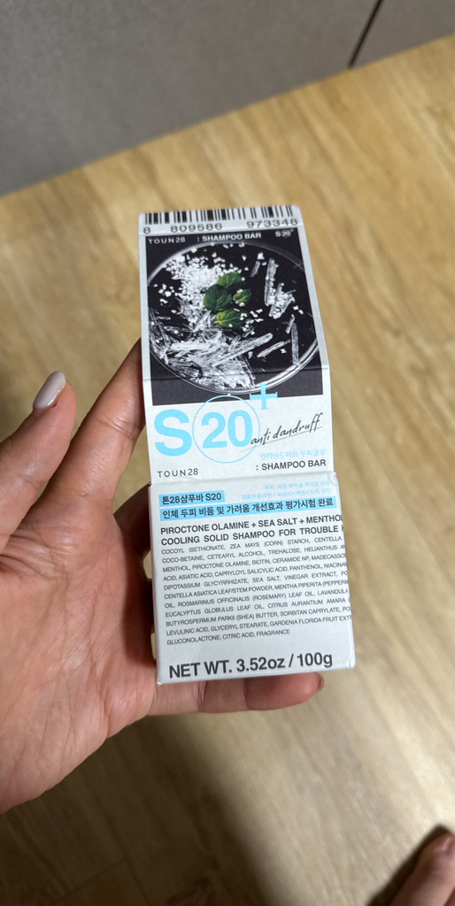톤28 (TOUN28) S20 플러스 안티댄드러프 두피쿨링 샴푸바 페퍼민트향 review image