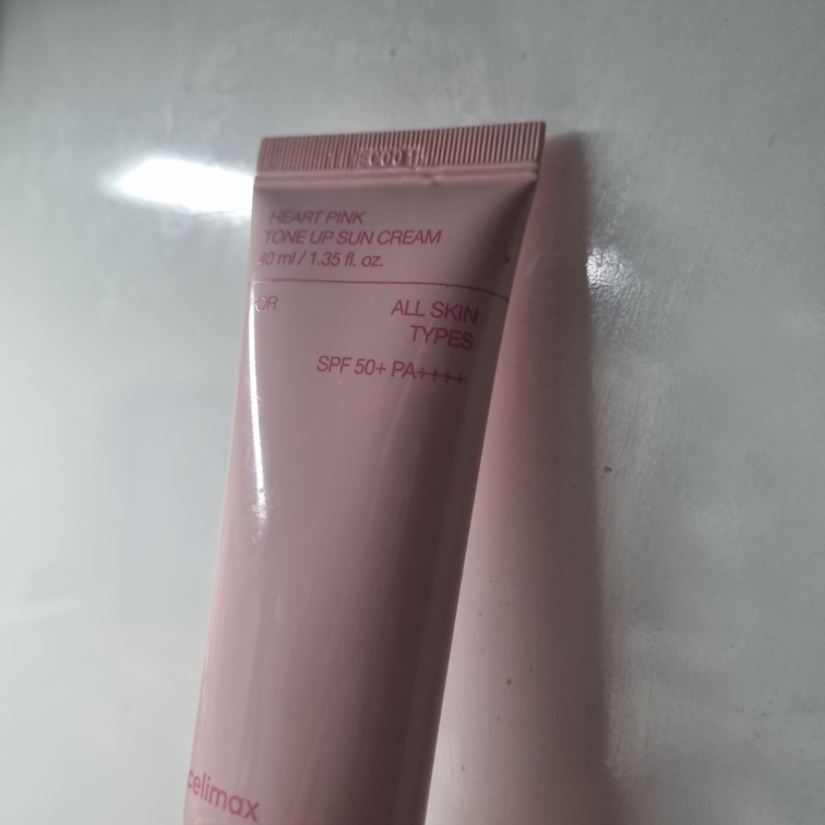 心动粉色美白防晒霜的真实用户使用照片