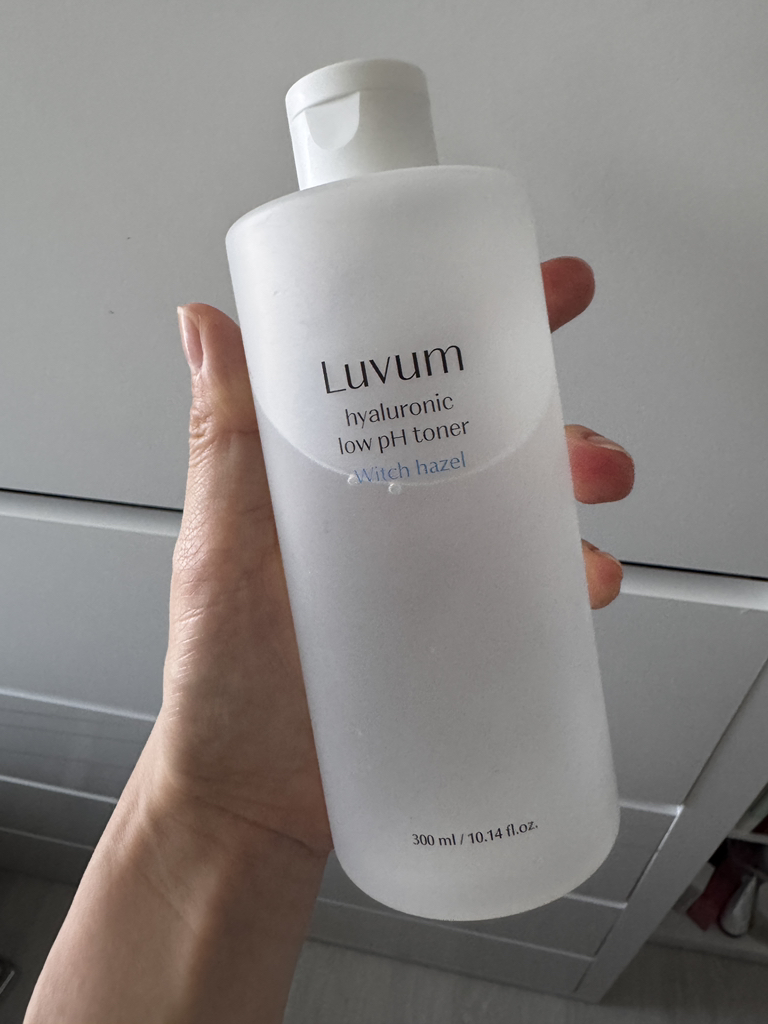 러븀 (Luvum) 위치하젤 히알루론산 약산성 토너 review image