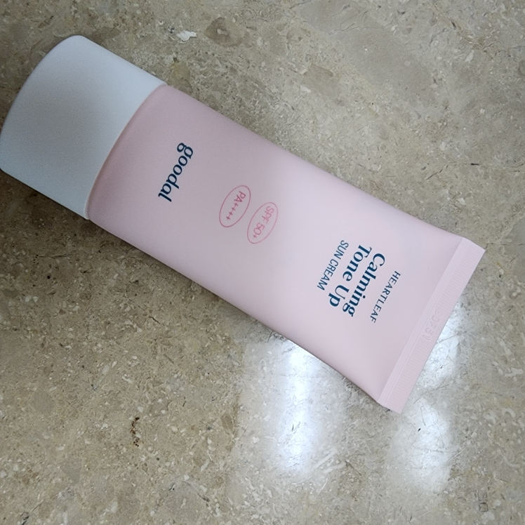 澄んだオソンチョ落ち着いた水分トーンアップサンクリーム [SPF50+/PA++++]のリアルなユーザー写真