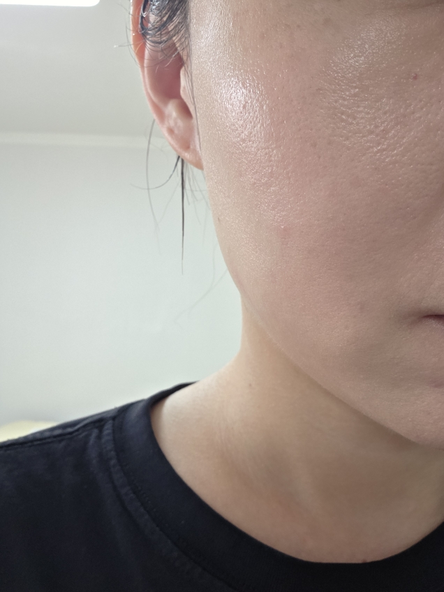 黑色气垫粉底液 [SPF34/PA++] [21N1 香草]的真实用户使用照片