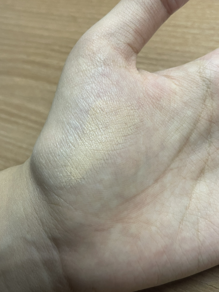 丝绸般柔滑24小时持久粉底液 [SPF20/PA++] [21N1 香草]的真实用户使用照片
