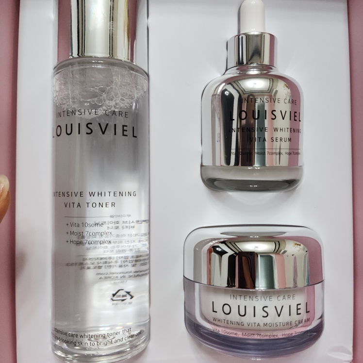 루이비엘 (LOUISVIEL) 인텐시브 화이트닝 비타 토너 review image