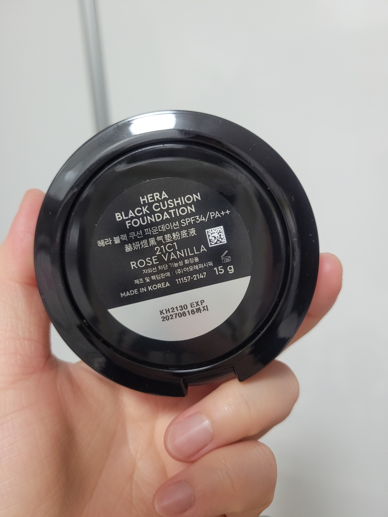 黑色气垫粉底液 [SPF34/PA++] [21C1 玫瑰香草]的真实用户使用照片