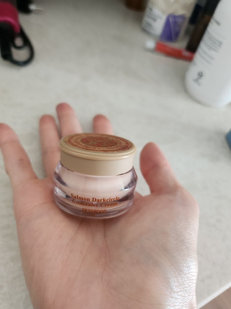三文鱼黑眼圈遮瑕膏 [1号 绽放]的真实用户使用照片