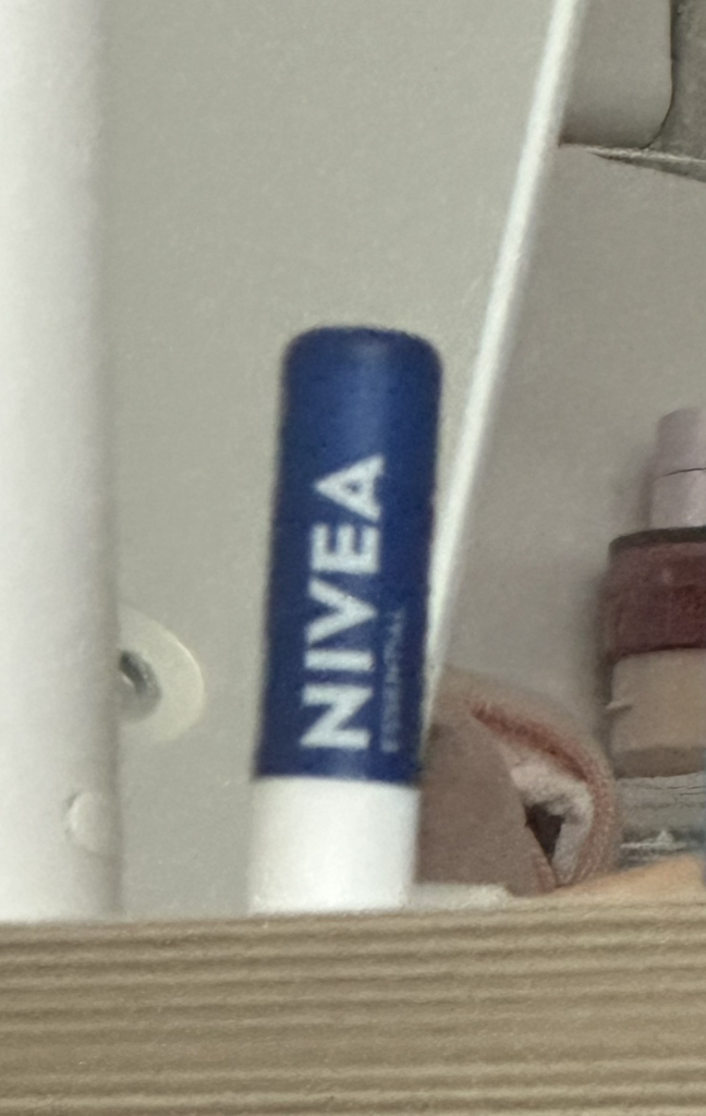 니베아 (NIVEA) 에센셜 케어 review image