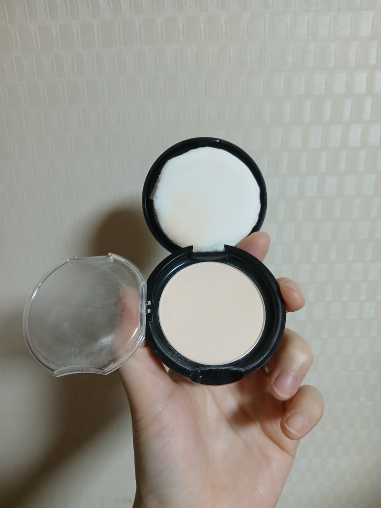 Real user review photo of Blur Powder Pact [1.5 Cool Fair]