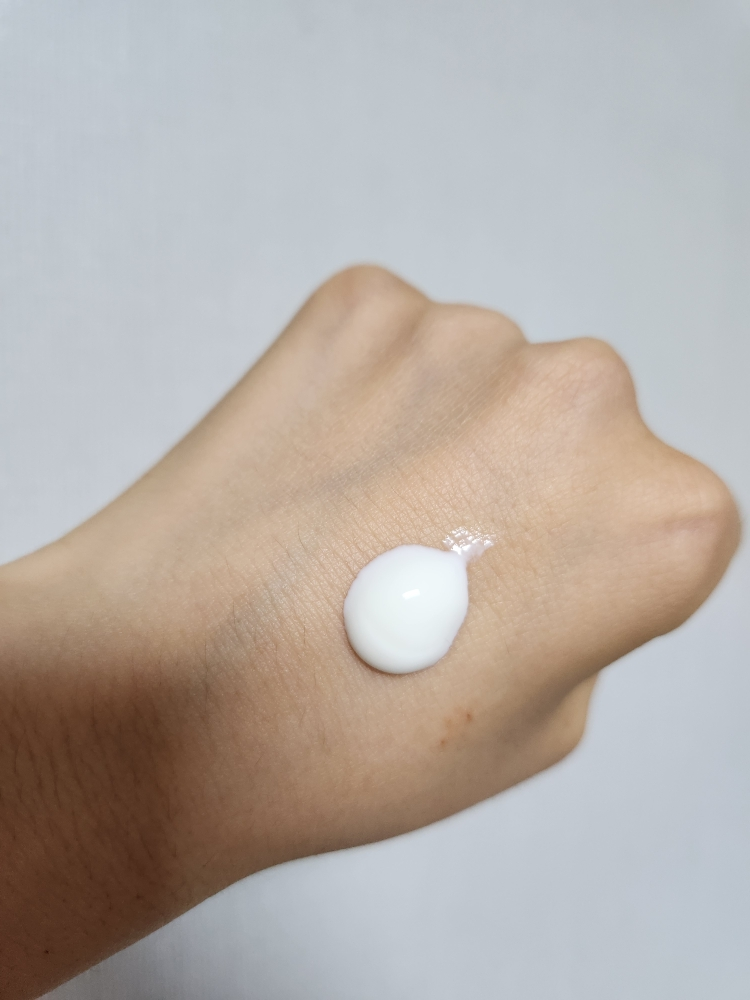 全方位安全防晒霜 [SPF50+/PA++++] [水润]的真实用户使用照片