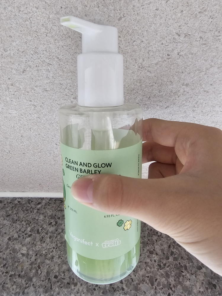 Real user review photo of CLEAN AND GLOW GREEN BARLEY GEL CLEANSER