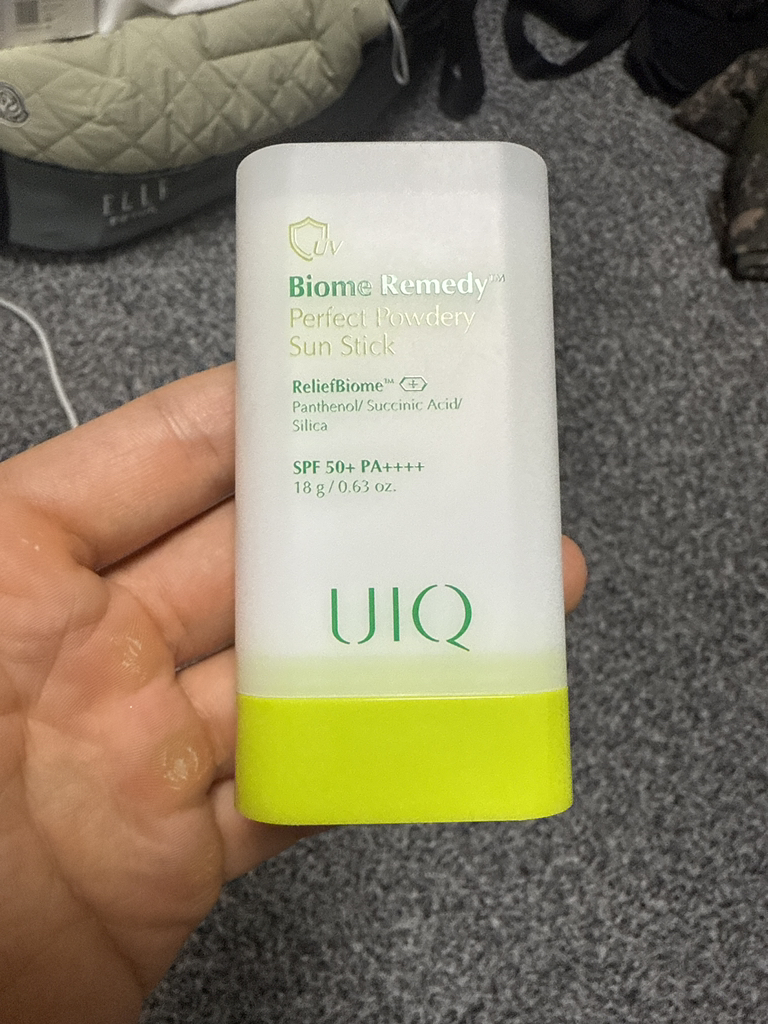 유이크 (UIQ) 바이옴 레미디 퍼펙트 보송 선스틱 [SPF50+/PA++++] review image