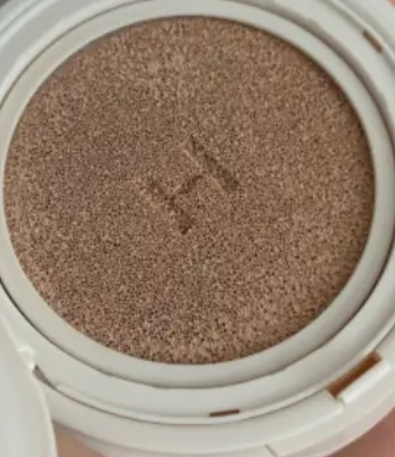 Real user review photo of SECOND SKIN GLOW CUSHION [SPF50+/PA++++] [21 IVORY]