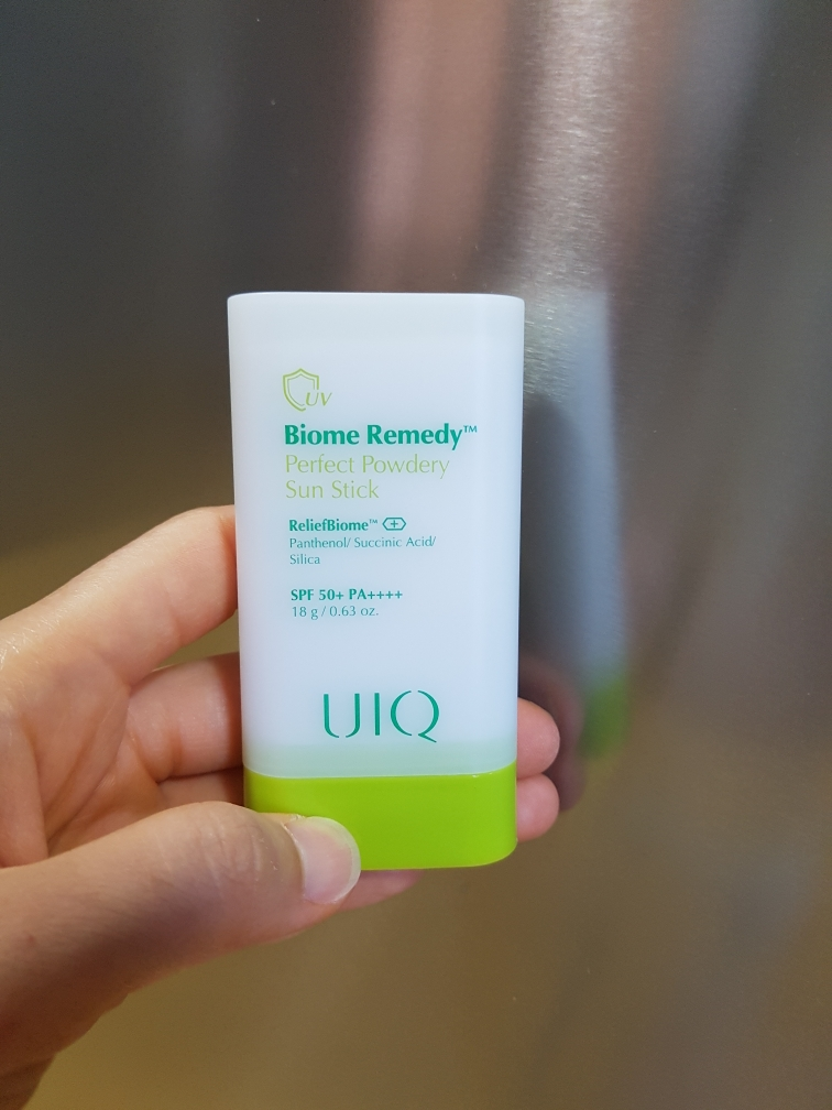 유이크 (UIQ) 바이옴 레미디 퍼펙트 보송 선스틱 [SPF50+/PA++++] review image