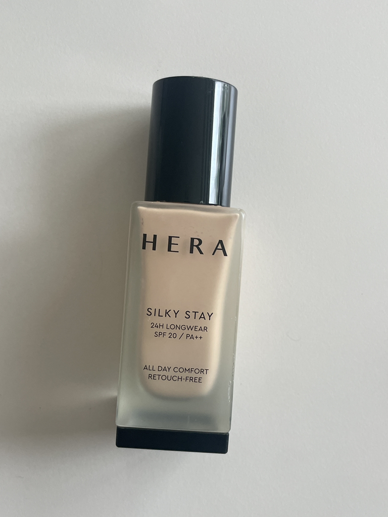 헤라 (HERA) 실키 스테이 24H 롱웨어 파운데이션 [SPF20/PA++] [17N1 아이보리] review image