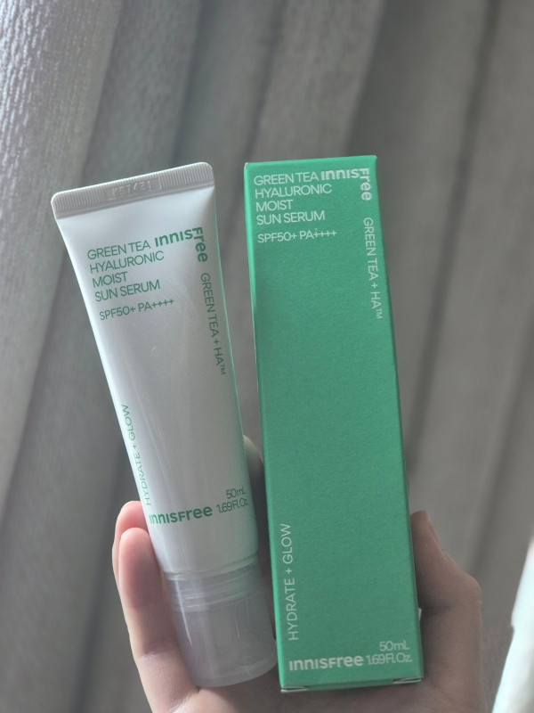INNISFREE GREEN TEA HYALURONIC MOIST SUN SERUM [SPF50+/PA++++] review image