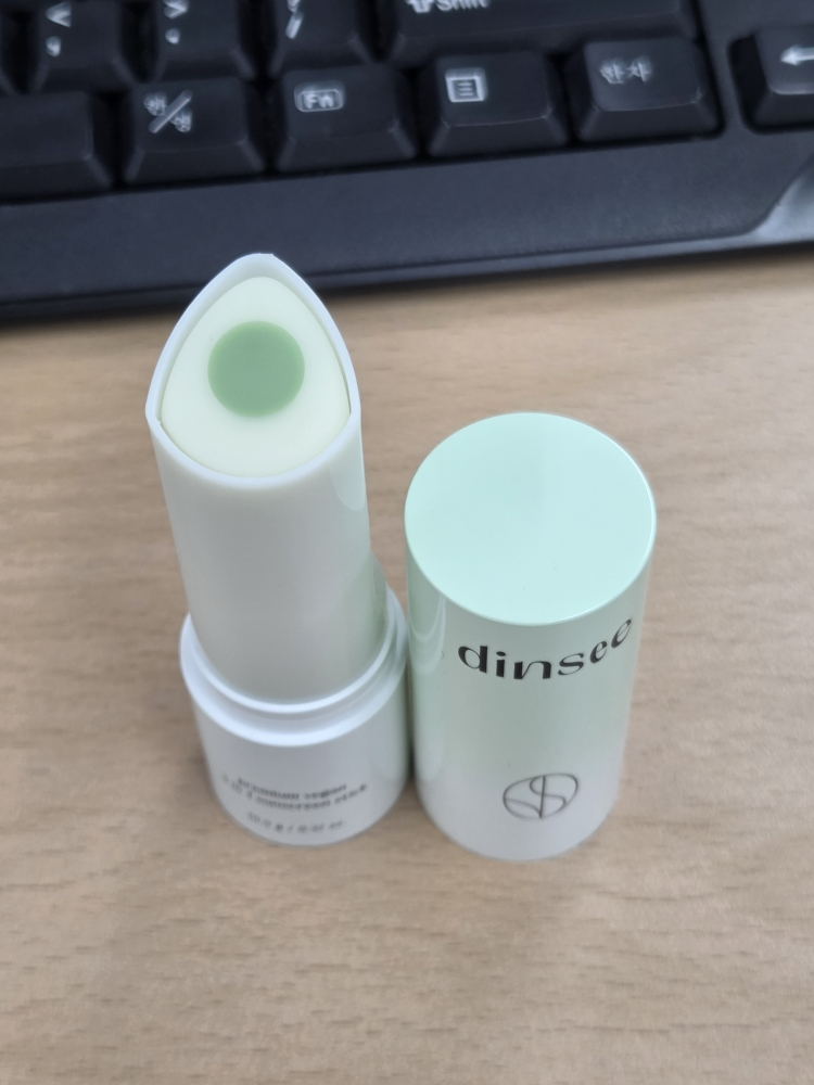 딘시 (dinsee) 프리미엄 비건 쓰리 인 원 선스틱 [SPF50+/PA++++] review image