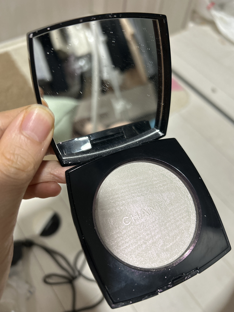 샤넬 (CHANEL) 뿌드르 뤼미에르 하이라이팅 파우더 [40 화이트오팔] review image
