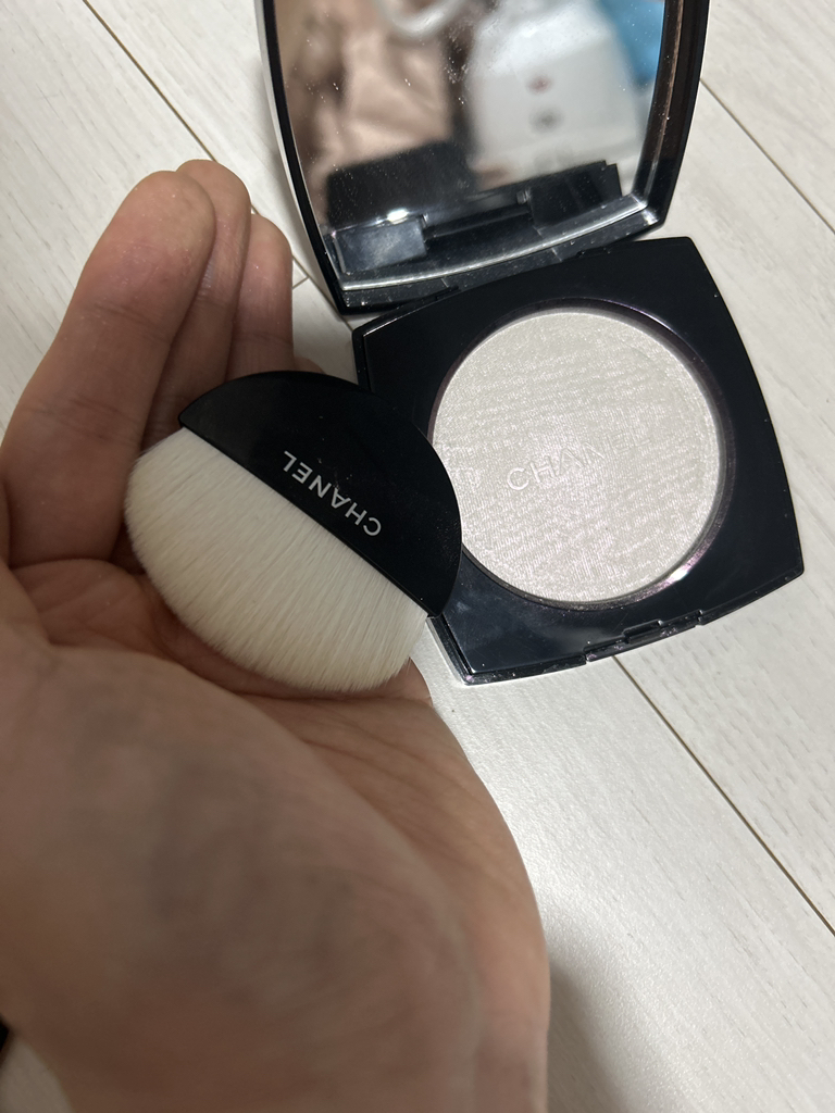 샤넬 (CHANEL) 뿌드르 뤼미에르 하이라이팅 파우더 [40 화이트오팔] review image