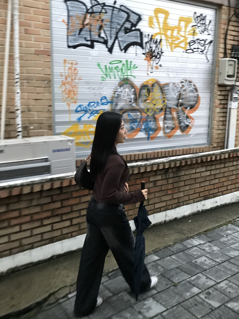 lo********* profile image