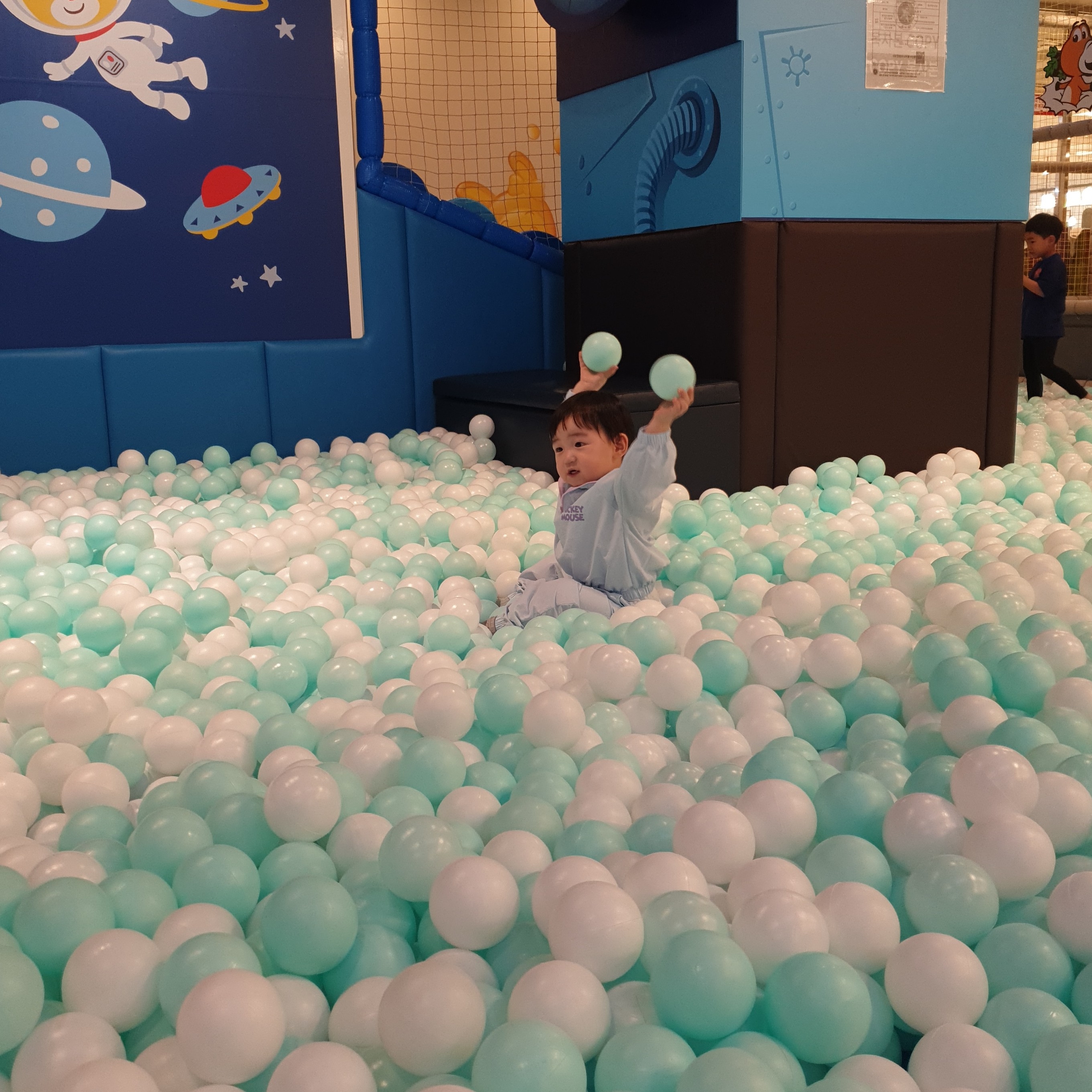 lo********* profile image